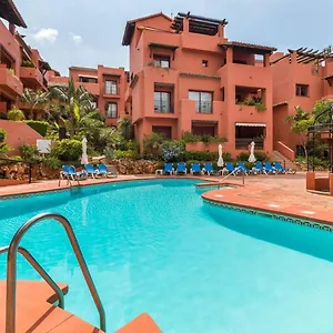 Beachfront, 3pools, King Bed, Free Gymparking Apartment Marbella